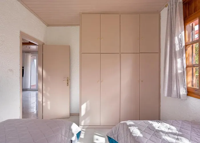 Salty Pebble House בית נופש *