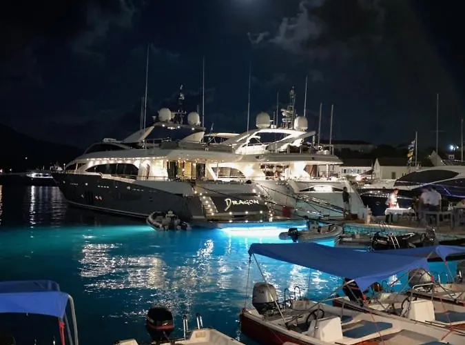 בית נופש Salty Pebble House פיסקרדו